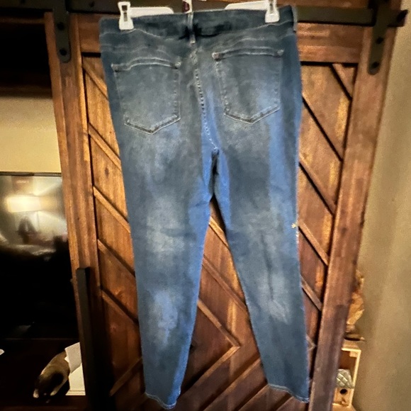 Old Navy Rockstar embroidered jeans. - Picture 5 of 6